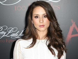 Troian Bellisario de Pretty Little Liars, critica tweet da conta oficial da série