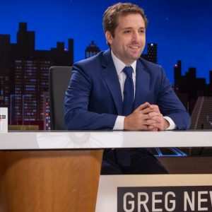 ‘Greg News com Gregório Duvivier’ encerra temporada gravada em casa com o tema ‘família’