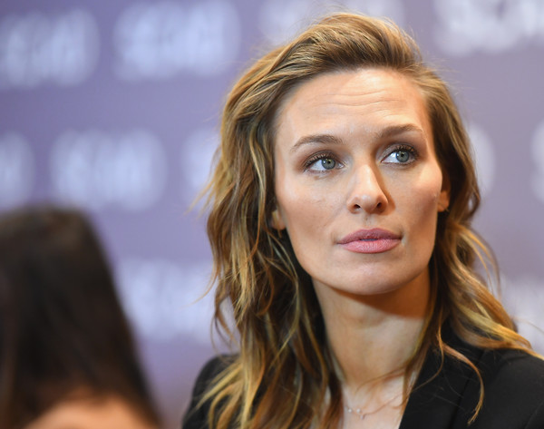 Michaela McManus é confirmada no elenco da 3ª temporada de “You”