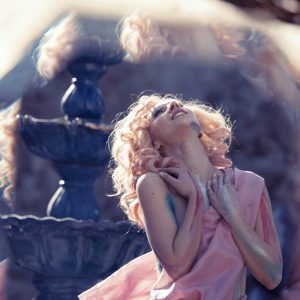 Starzplay anuncia estreia do sedutor drama de época ‘Little Birds’