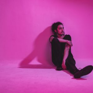 Kaká, ex-vocalista do Catch Side, lança primeiro single do novo projeto solo