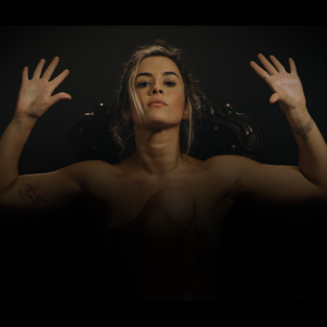 Saffira lança novo single “Tudo”