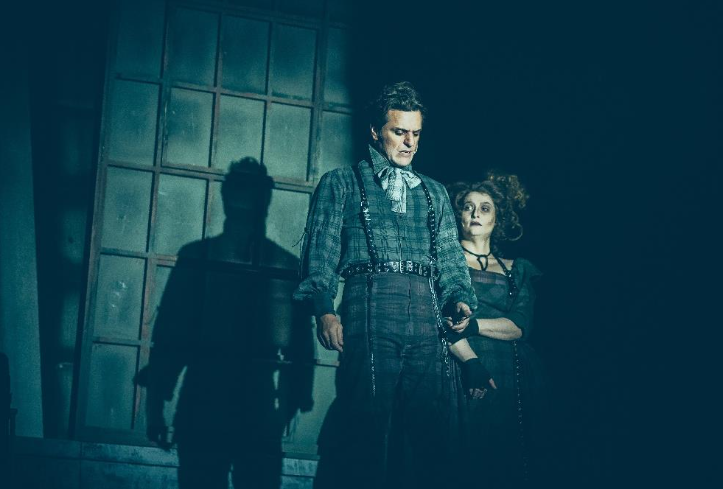 Espetáculo Sweeney Todd chega ao Brasil para temporada em São Paulo