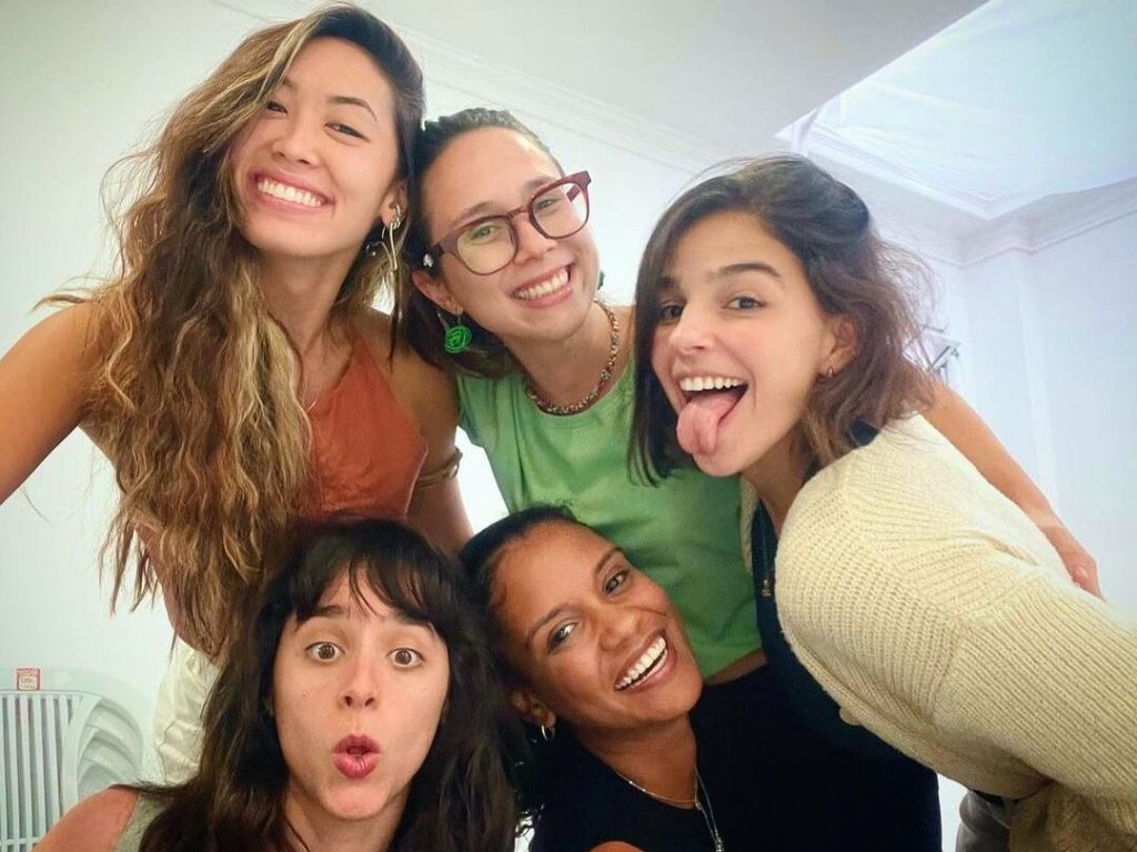 Elenco começa preparação para novas temporadas de As Five
