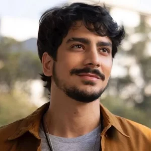 “O Coro é uma declaração de amor ao teatro musical”, conta Rhener Freitas sobre próxima série nacional do Disney+