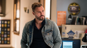 John Flueger em Chicago P.D.