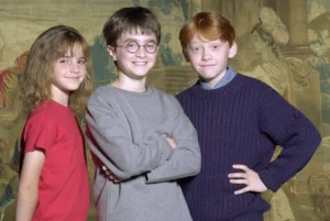 Emma Watson, Daniel Radcliffe e Rupert Grint em foto de anúncio do trio em 2000.