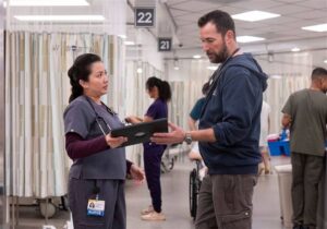 A mais nova série médica da Max, The Pitt, tem chamado atenção dos espectadores com sua trama intensa e personagens marcantes.