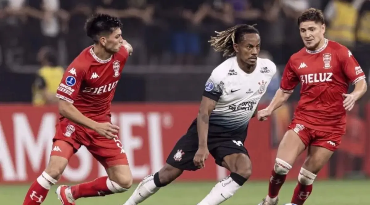 Imagem de partida entre Huracan e Corinthians