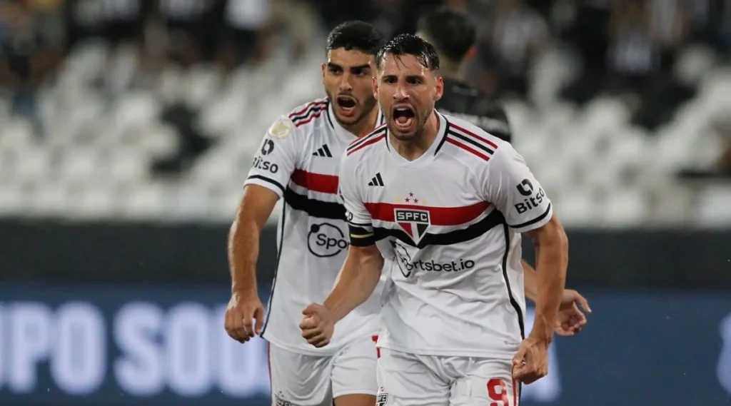 São Paulo x Mirassol hoje: onde assistir, escalações e como chegam os times para confronto no MorumBIS Imagem de partida entre São Paulo e Mirassol
