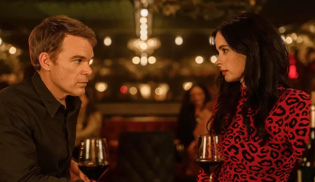 Os atores Michael C. Hall  e Krysten Ritter durante gravação da série Dexter: Ressureição 