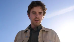 The Assassin: tudo sobre a série com Freddie Highmore que mistura ação e humor ácido