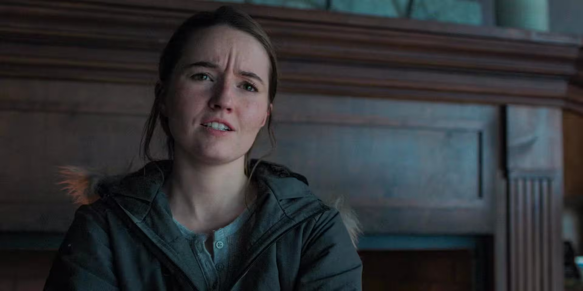 Kaitlyn Dever como Abby em cena da terceira temporada de The Last of Us