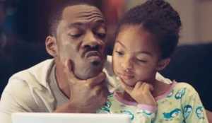 Sessão da Tarde de hoje (06/08) traz Eddie Murphy em uma comédia sobre superação