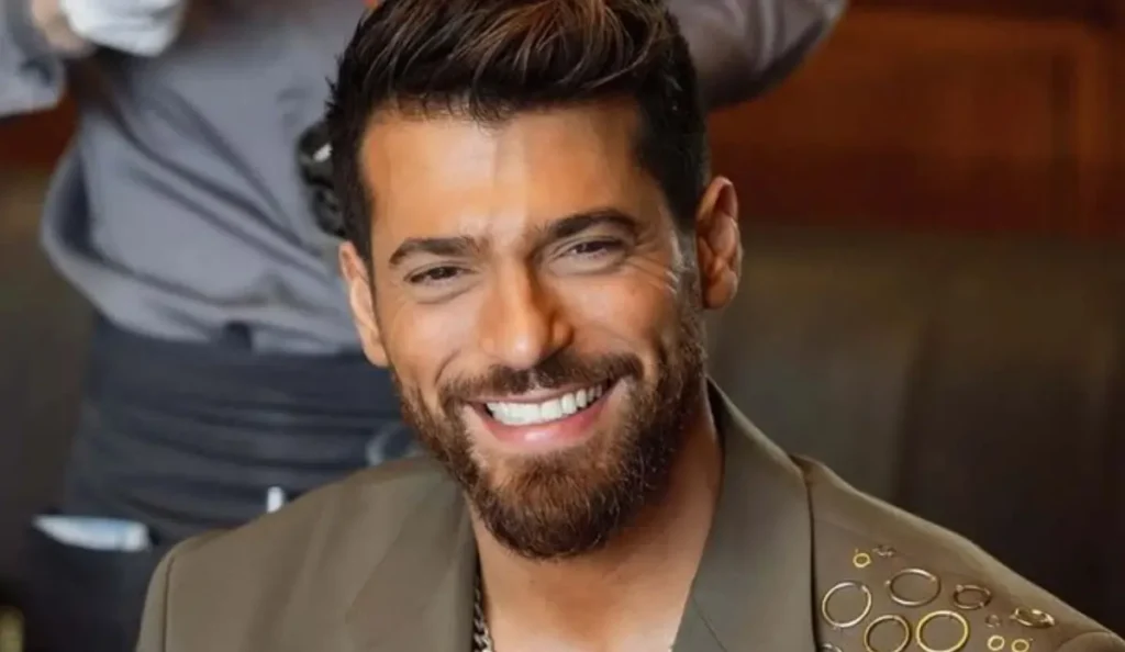 Nova série com Can Yaman transforma o astro turco em fugitivo internacional na Espanha Can Yaman vive agente secreto traído em nova produção espanhola da Secuoya Studios