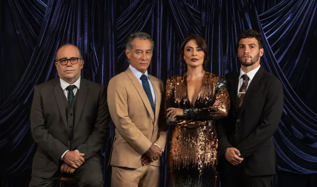 Personagens do clã Fernandez em Os Donos do Jogo posam diante de fundo azul escuro