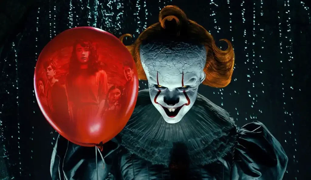 Pennywise observa as ruas escuras de Derry na nova série IT: Bem-Vindos a Derry, do streaming Max.