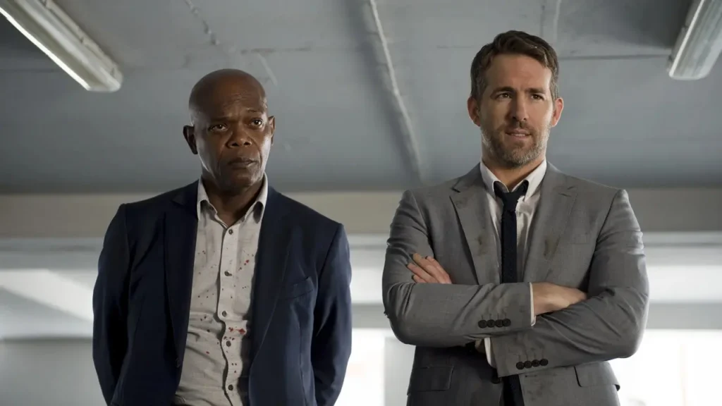Cine Maior hoje: Record exibe filme com Ryan Reynolds neste domingo (23/11) Cena de Dupla Explosiva mostra Michael Bryce e Darius Kincaid em ação durante uma perseguição pelas ruas europeias