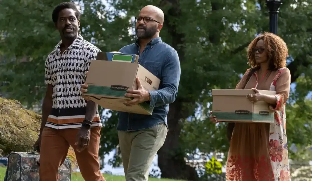 Jeffrey Wright, Issa Rae e Sterling K. Brown reunidos em cena nos bastidores de Ficção Americana