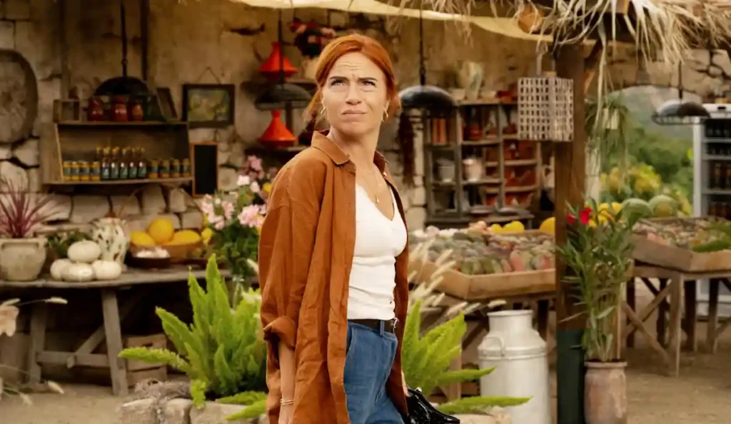 Lærke observa o campo de mangas enquanto reflete sobre suas escolhas em cena do filme Manga da Netflix