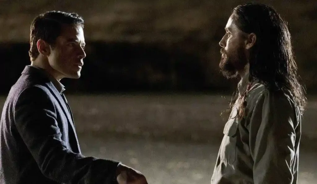 Jared Leto caracterizado como Albert Sparma em Os Pequenos Vestígios