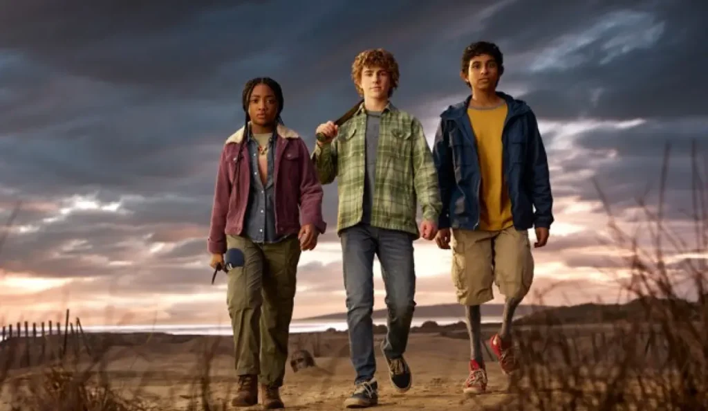 : Elenco da série Percy Jackson reunido em cena da 2 temporada no Disney+