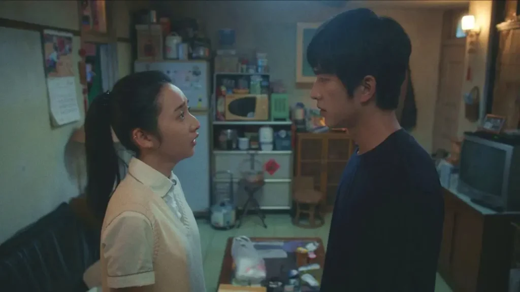 Jen-yao e Hsiao-tung em cena tensa dentro de casa em Se Não Tivesse Visto o Sol, dorama taiwanês disponível na Netflix
