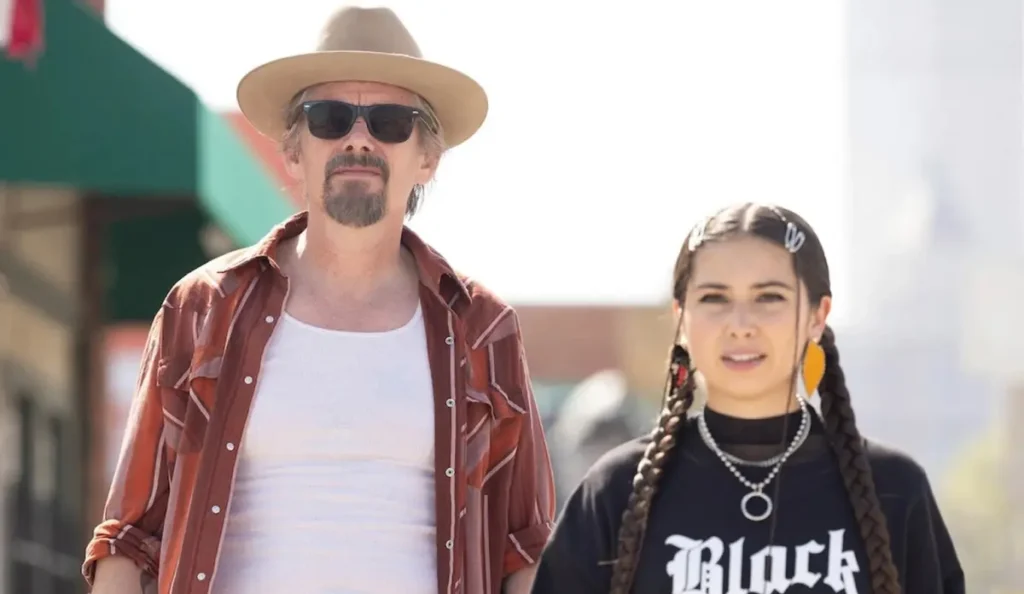 Ethan Hawke como Marty Kline em cena de Verdade Oculta, série da FX exibida no Disney+.