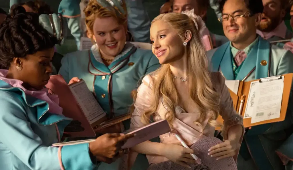 Imagem de Wicked 2 mostrando Glinda em cena, com figurinos detalhados e clima de fantasia