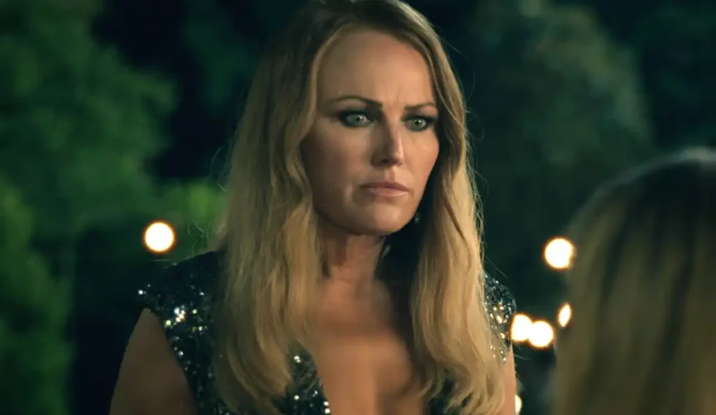 Margo Banks em cena tensa da série Casadas e Caçadoras