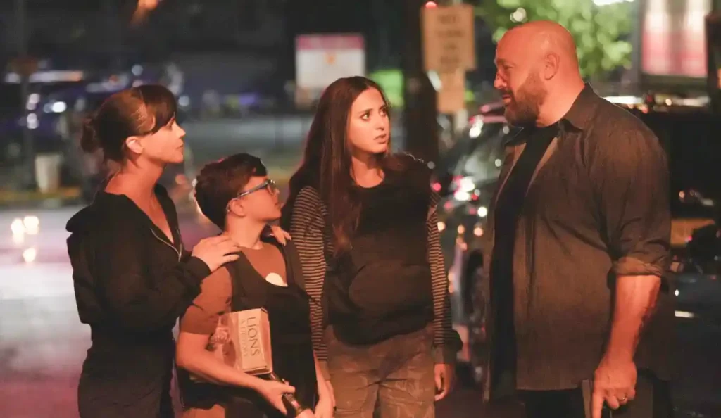 Alice em momento decisivo no final do filme Família à Prova de Balas