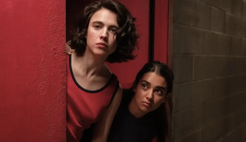 Protagonistas Jamie e Marian em cena do filme Garotas em Fuga, disponível na Netflix.