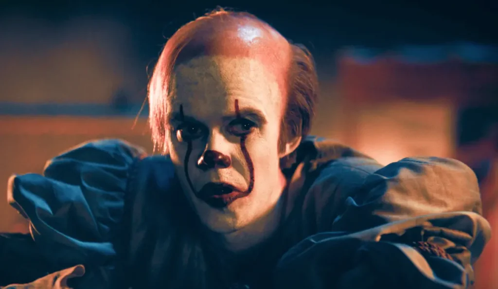 Cena mostrando o visual de Bob Gray antes de se conectar à origem de Pennywise em IT: Bem-Vindos a Derry