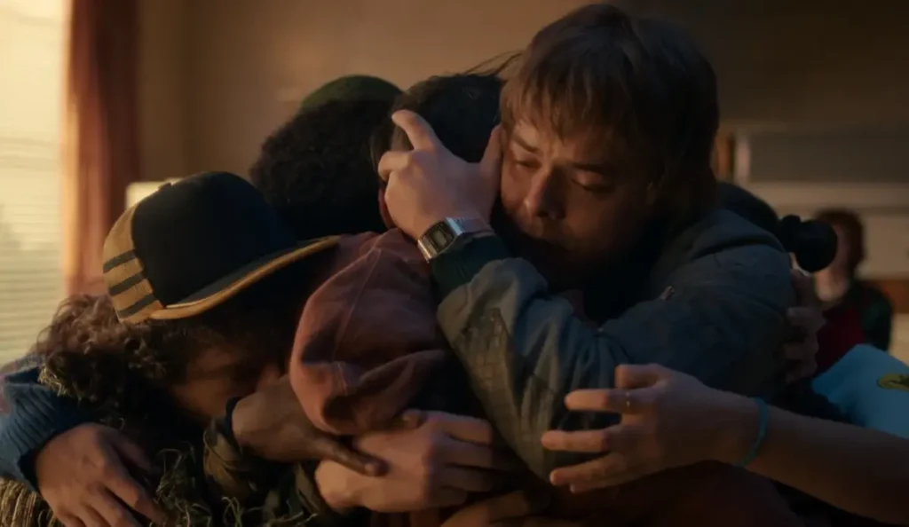 Cena da temporada final de Stranger Things com clima de despedida