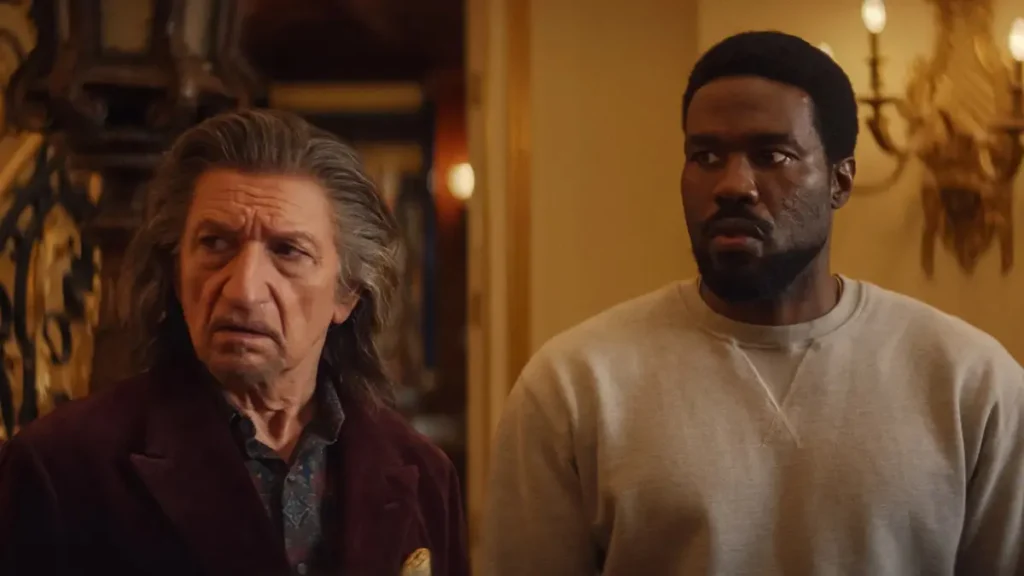 Trevor Slattery e Simon Williams em cena da série Magnum, produção da Marvel Studios para o Disney+