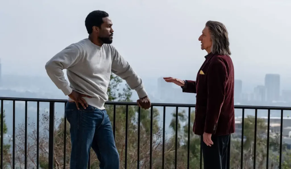 Ben Kingsley como Trevor Slattery em Magnum, nova série do Disney+.