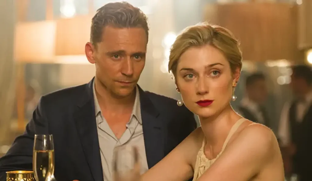 Tom Hiddleston em cena da segunda temporada da série O Gerente da Noite no Prime Video