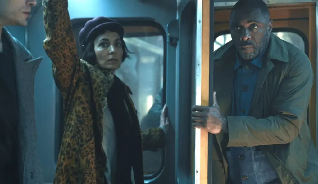 Idris Elba como Sam Nelson em cena tensa da segunda temporada da série Sequestro na Apple TV+