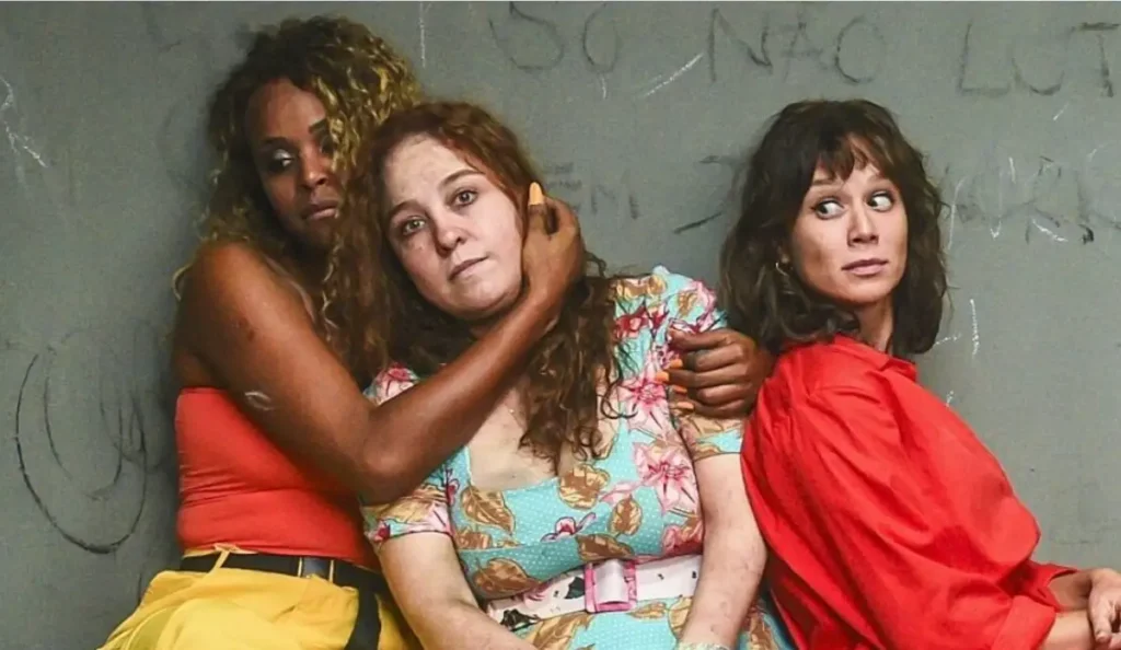 Supercine exibe L.O.C.A., comédia romântica nacional neste sábado (24 de janeiro)