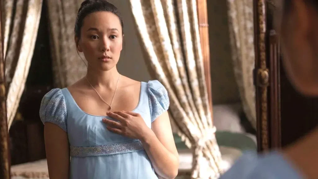 Sophie Baek usando vestido azul em cena da quarta temporada de Bridgerton, da Netflix