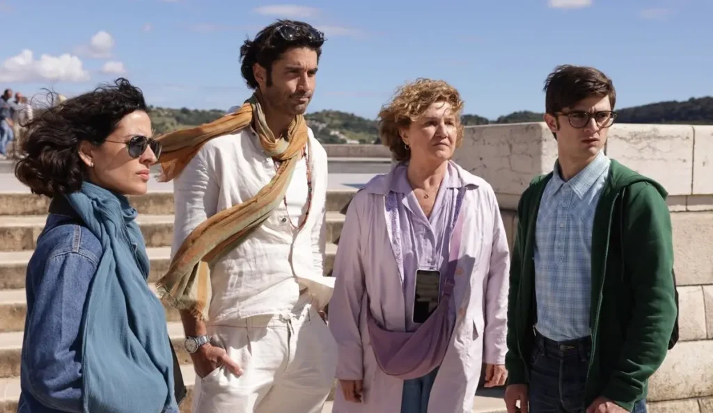 personagens principais reunidos durante viagem na série Se É Terça-Feira... É Assassinato