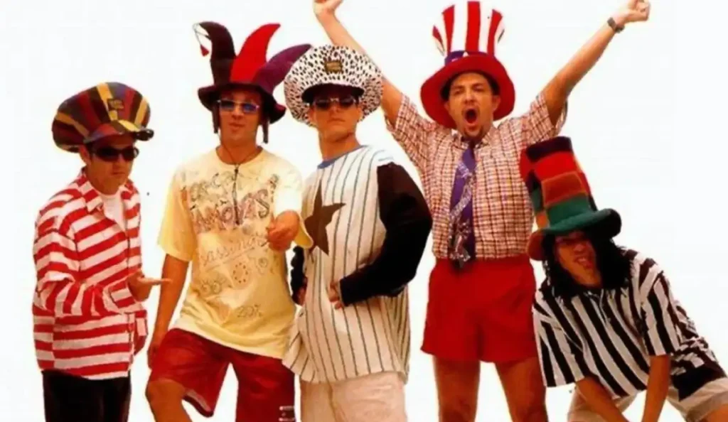 Cena do filme Mamonas – Eu Te Ai Lóve Iú exibido na Tela Quente