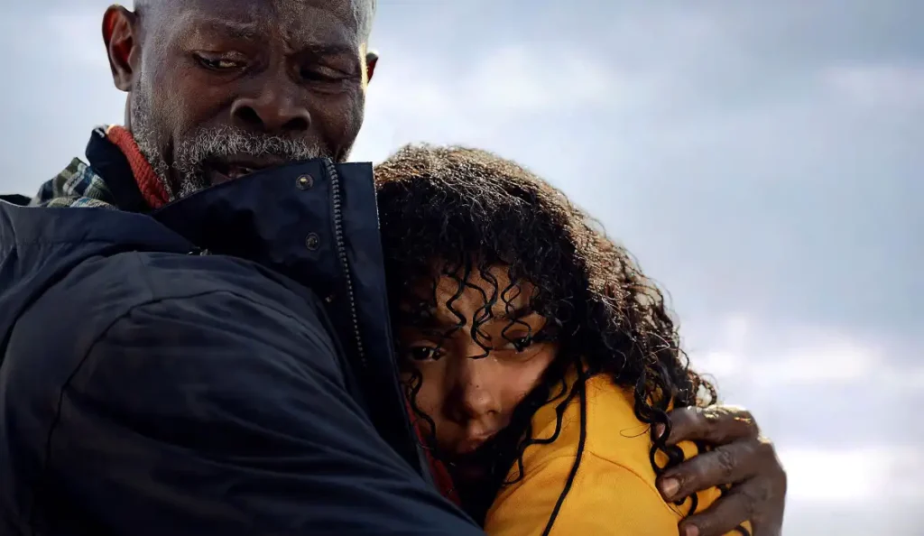 Sobreviventes buscando saída em meio à destruição causada pelo furacão em Ataque Brutal