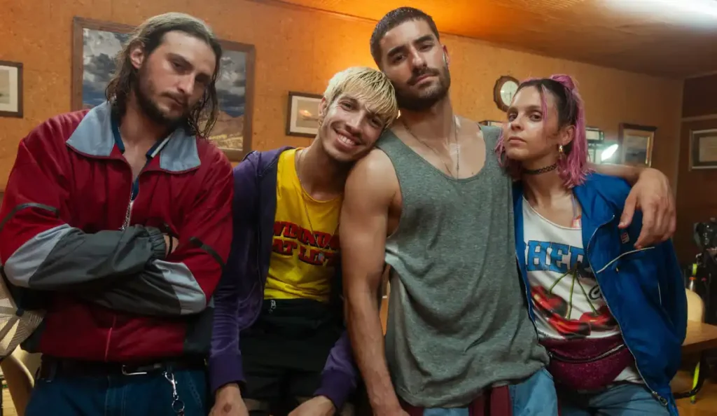 Elenco da terceira temporada da série Mar Branco em cena dramática na Netflix