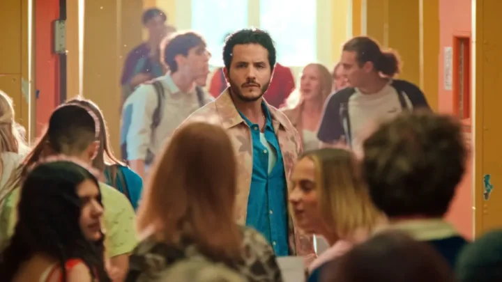 Reprovado: série da Netflix acompanha criminoso infiltrado em sala de aula