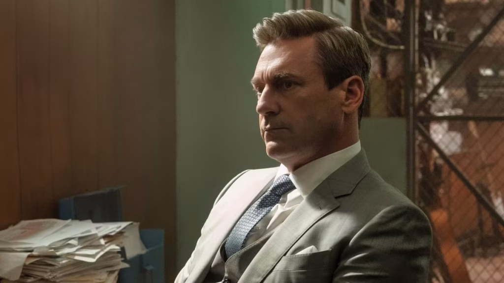 Andrew Cooper em cena da segunda temporada de Seus Amigos e Vizinhos