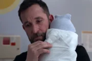 The Pitt: criador explica final da 2ª temporada e entrega o futuro de Robby