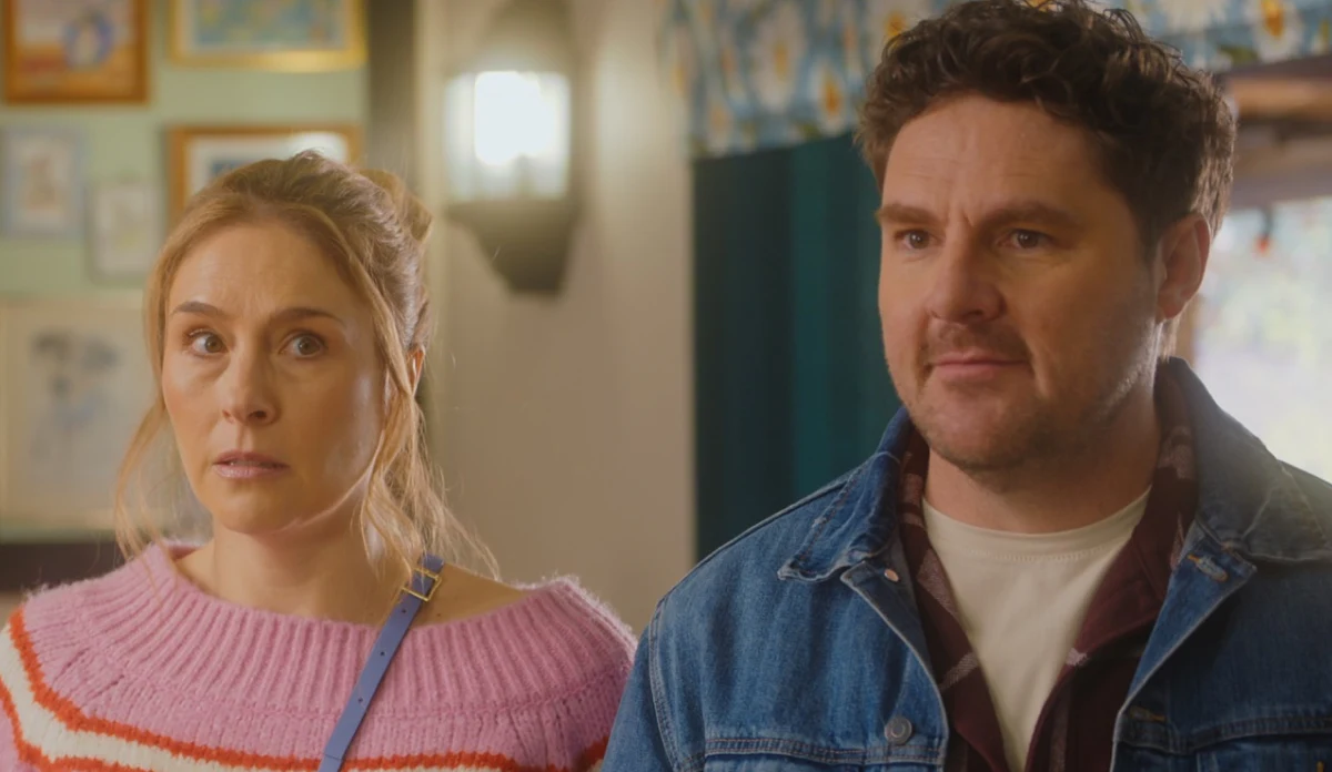 A Noiva do Ano: comédia da Netflix transforma casamento em guerra entre noivas