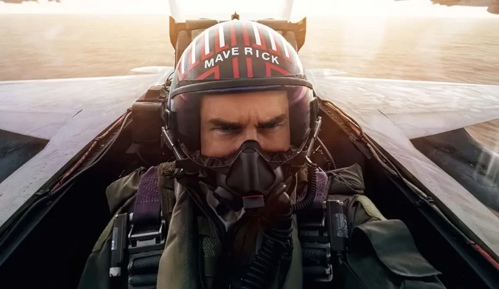 Tom Cruise como Maverick em cena de Top Gun: Maverick