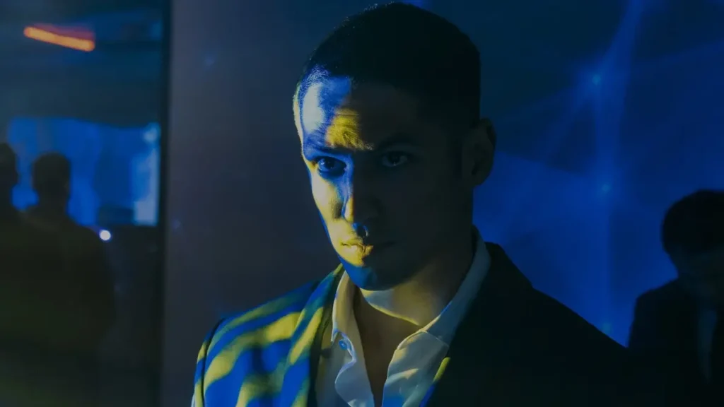 Gabriel Leone aparece como Paulo Braga em cena da 2ª temporada de Citadel, série do Prime Video